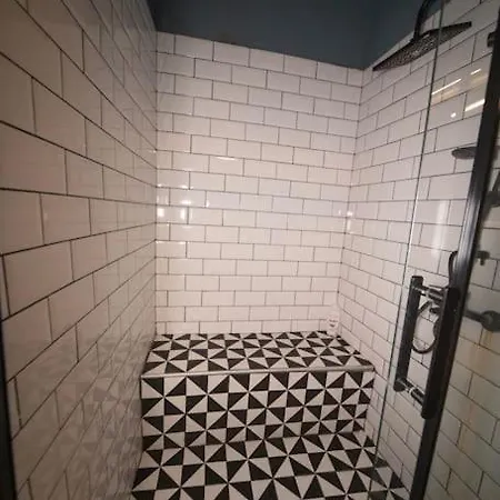 Aka Apartment *