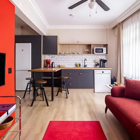 Aka * Κωνσταντινούπολη