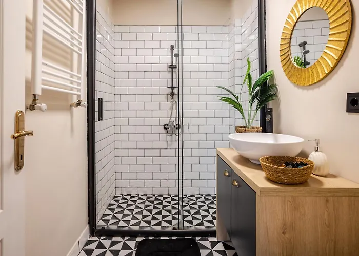 Διαμέρισμα Aka *